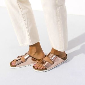 Birkenstock Arizona Soft Footbed Rose Gold Metallic. Size 40